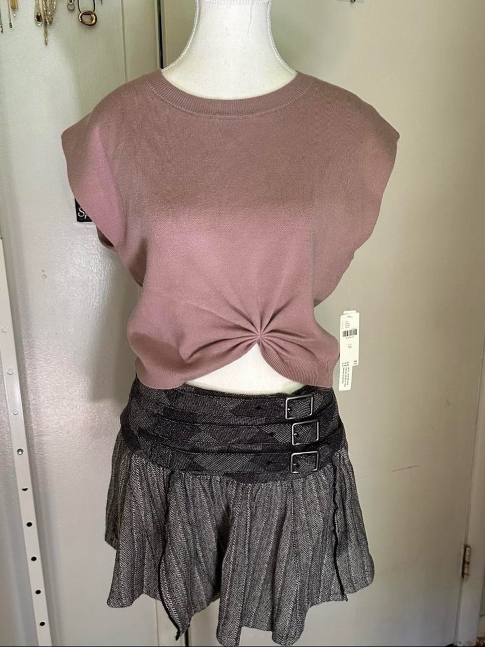 Anthropologie Mauve knit crop sweater top with twist front detail